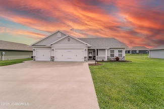 385 Dover Dr, Holts Summit, MO 65043