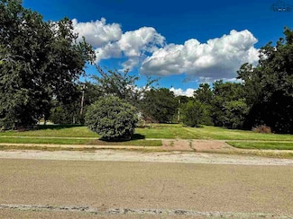 410 N East St, Seymour, TX 76380