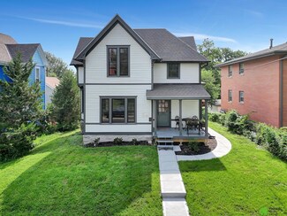 922 S 20th St, Lincoln, NE 68510