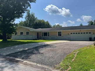 301 Lakeshore Dr, Carterville, IL 62918