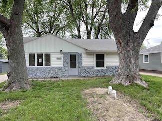 1327 N Cedar Ave, Hastings, NE 68901