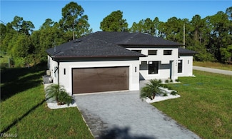 746 Courtland Ave S, Lehigh Acres, FL 33974