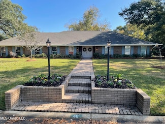 40 Greenbriar Dr, Gulfport, MS 39507