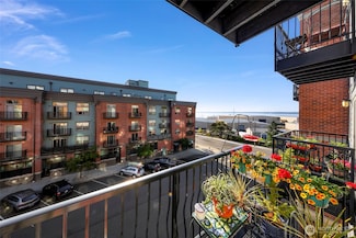 910 Harris Ave Unit 304, Bellingham, WA 98225