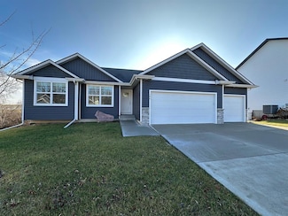 106 Braeburn Cir, Norwalk, IA 50211