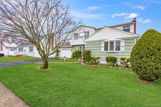 345 N Wisconsin Ave, Massapequa, NY 11758