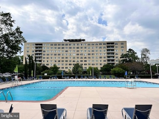 6621 Wakefield Dr Unit 403, Alexandria, VA 22307