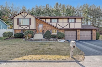 4 Marion Cir, Olyphant, PA 18447