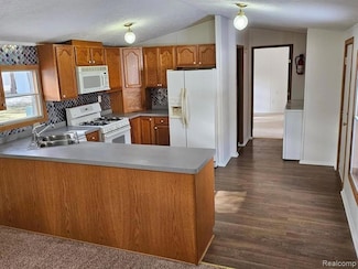 2054 Woodside Dr, Caro, MI 48723