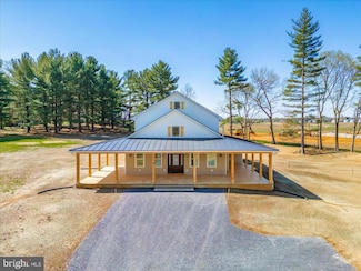 460 Shade Tree Ln, Shenandoah Junction, WV 25442