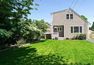 12 Ellen St, Bristol, RI 02809