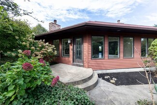 7914 Jewett Holmwood Rd, Orchard Park, NY 14127