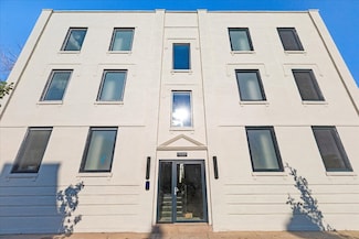 2023 N Drake Ave Unit 3N, Chicago, IL 60647