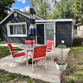 10121 W Ferndale Dr, Manitou Beach, MI 49253