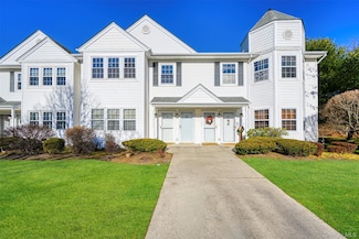 48 Victorian Ln, Medford, NY 11763