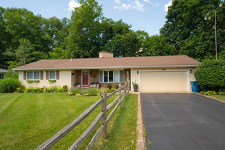 5205 Amarillo St, Kalamazoo, MI 49004
