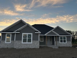 W207N5817 Muirfield Dr, Menomonee Falls, WI 53051