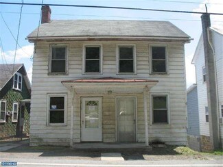 690 Deturksville Rd, Pine Grove, PA 17963