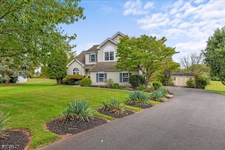 720 Colonial Ct, Branchburg, NJ 08876
