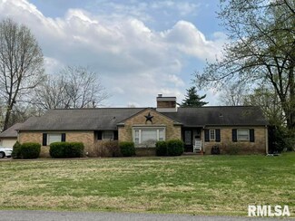 29 Hilanoa Dr, Metropolis, IL 62960