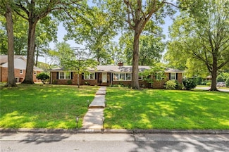 712 Pebble Dr, Greensboro, NC 27410