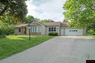132 E Glencrest Dr, Mankato, MN 56001