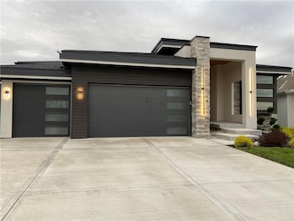8890 Mccoy St, Lenexa, KS 66227