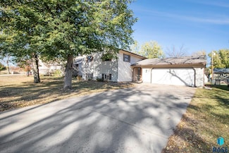 5808 W 16th St, Sioux Falls, SD 57106