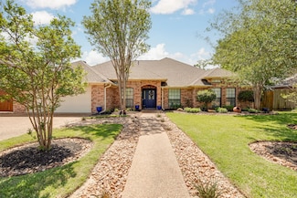 4724 Hunington Dr, Bryan, TX 77802