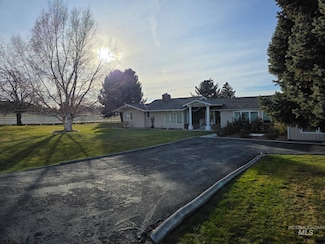 4033 N Canyon Ridge Dr, Twin Falls, ID 83301