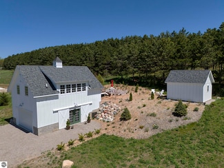 2494 N Setterbo Rd, Suttons Bay, MI 49682