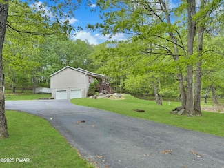 120 Poplar Dr, Milford, PA 18337