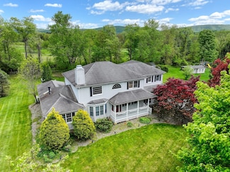 124 Woodcrest Dr, Hopewell Junction, NY 12533