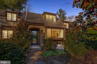 1518 Scandia Cir, Reston, VA 20190