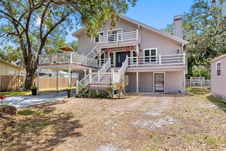 9934 Peninsular Dr, Gibsonton, FL 33534