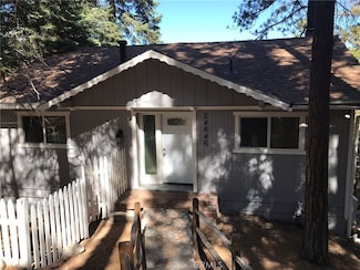 24646 Lake Gregory Dr, Crestline, CA 95046