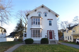 24 Arnold St, Lincoln, RI 02865