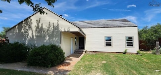 800 S Waggoner St, Electra, TX 76360