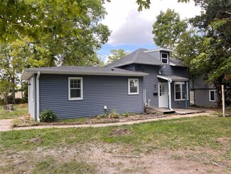 911 28th St SE, Cedar Rapids, IA 52403
