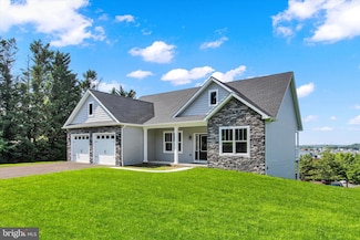 606 Vista Ct, Waynesboro, PA 17268