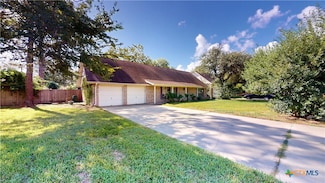 105 Tropical Dr, Victoria, TX 77904