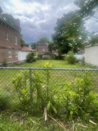 210 E 237th St, Bronx, NY 10470