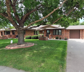 1508 E 44th St, Kearney, NE 68847