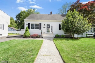 114 Riverview Rd, Pompton Lakes, NJ 07442