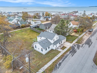 199 High St, Saint Ignace, MI 49781