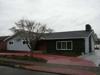 2724 Magnolia St, Longview, WA 98632
