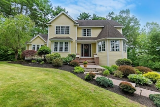 15 Hillside St, Rowley, MA 01969