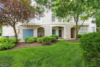 315 Kensington Ln, Livingston, NJ 07039