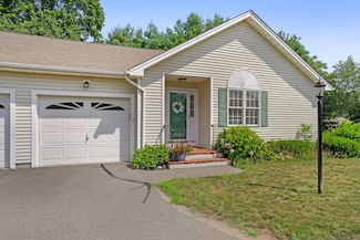 13 Cider Mill Ln, Trumbull, CT 06611