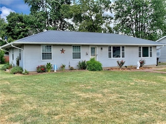 1105 N Merchant St, Effingham, IL 62401